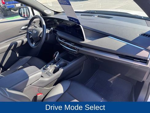Used 2024 Cadillac XT4 Premium Luxury image 22