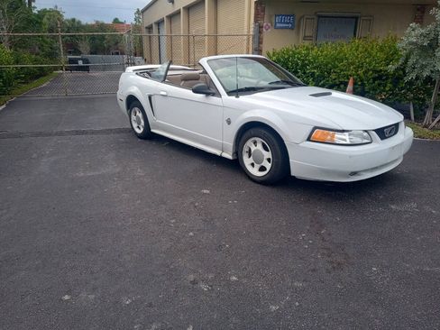 Used 1999 Ford Mustang Convertible RWD image 6