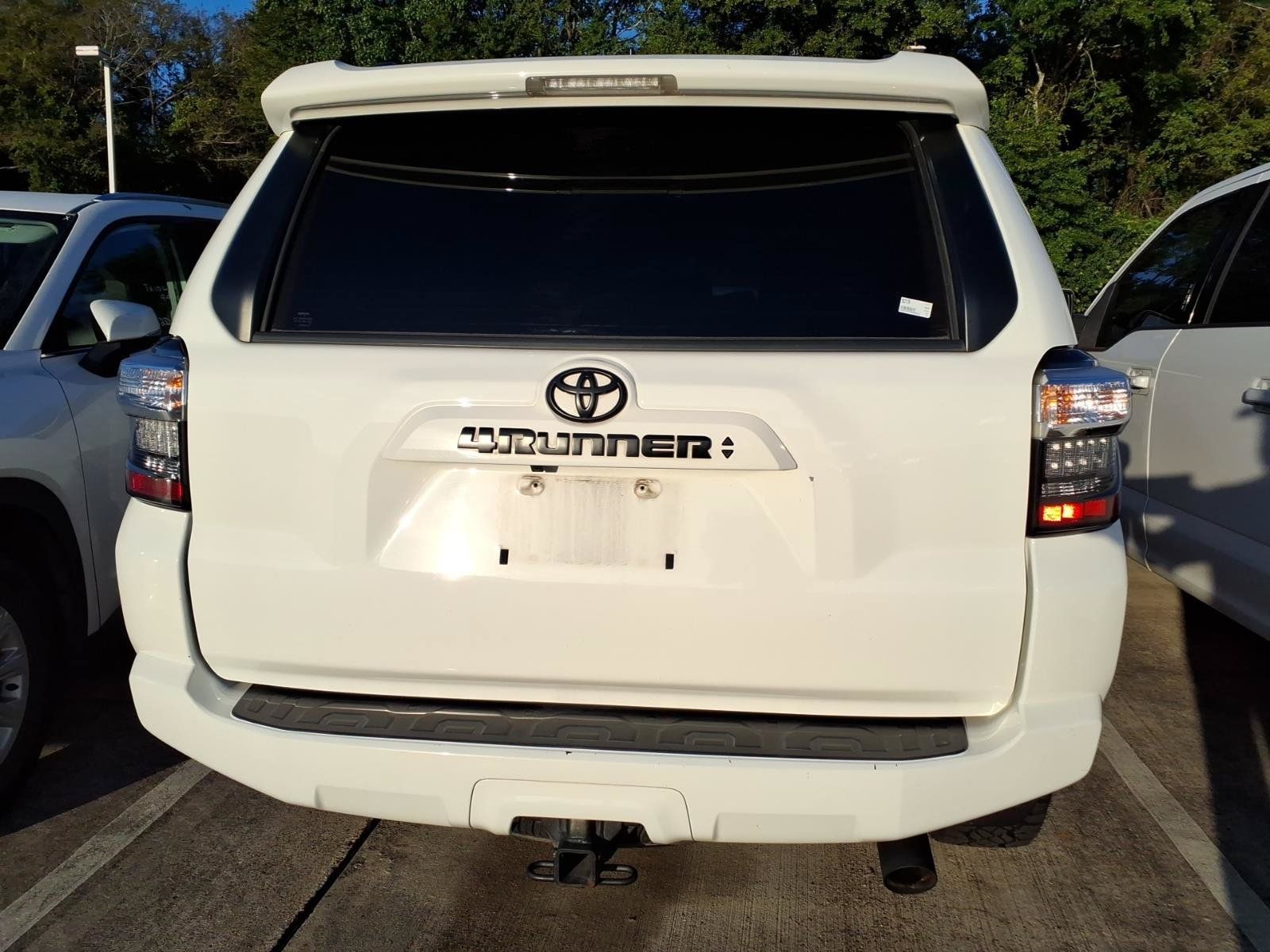 Used 2021 Toyota 4Runner SR5 Premium w/ Moonroof Package AWD/4WD image 9