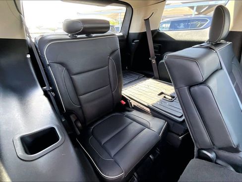 Used 2019 GMC Acadia Denali w/ Technology Package FWD image 39