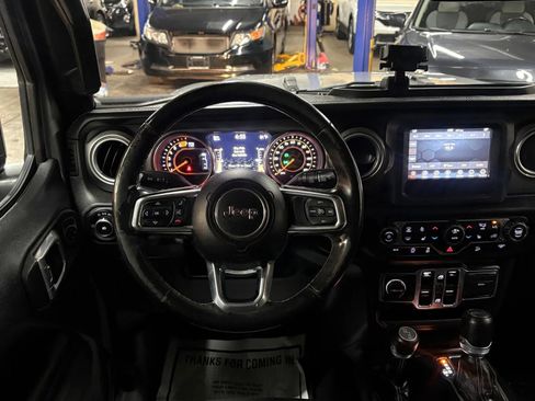 Used 2018 Jeep Wrangler Unlimited Sahara w/ Dual Top Group AWD/4WD image 17