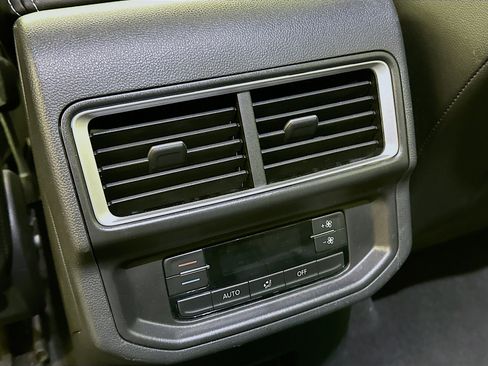 Used 2025 Volkswagen Atlas SE image 26