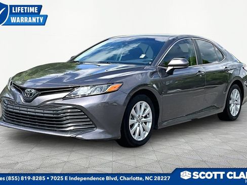 Used 2020 Toyota Camry LE FWD image 3