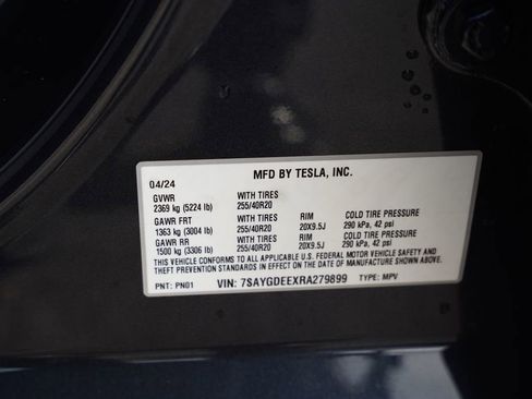 Used 2024 Tesla Model Y Long Range AWD/4WD image 36