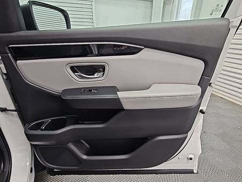 Used 2025 Honda Pilot EX-L image 40