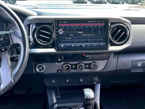 Used 2016 Toyota Tacoma TRD Off-Road w/ Towing Package image 10