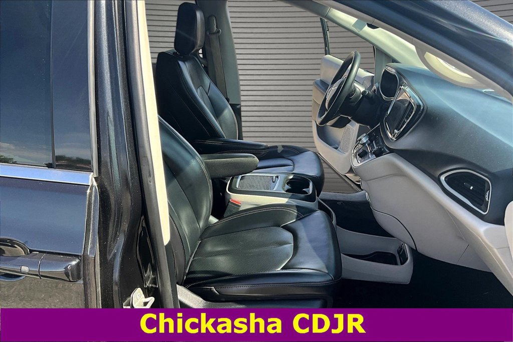 Used 2023 Chrysler Pacifica Touring-L FWD image 29