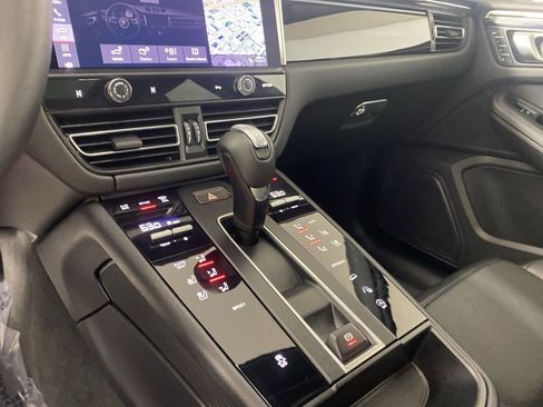 Used 2024 Porsche Macan image 16