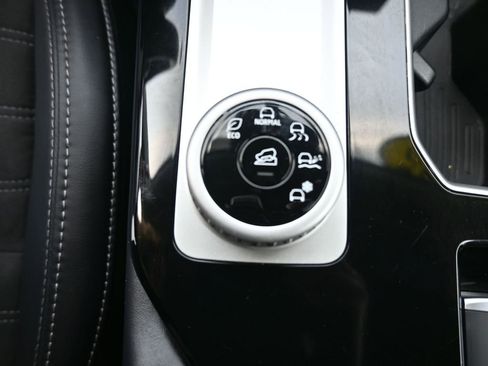 Used 2025 Mitsubishi Outlander SE image 22