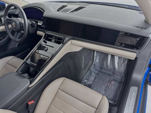 Used 2025 Porsche Panamera image 30