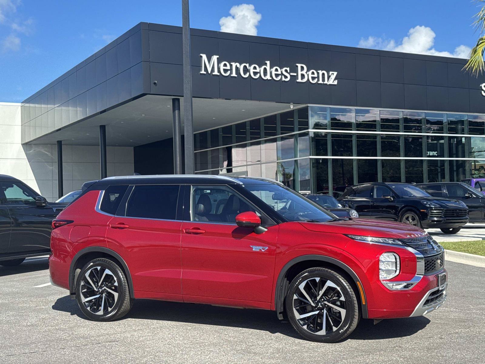 Used 2023 Mitsubishi Outlander SEL AWD/4WD image 1