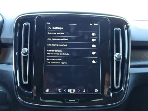 Used 2024 Volvo C40 Recharge Core image 35