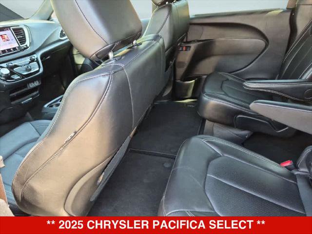 Certified 2025 Chrysler Pacifica Select FWD image 15