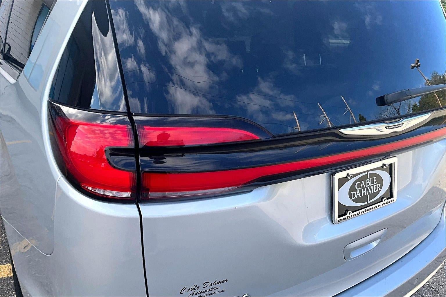 Used 2024 Chrysler Pacifica Touring-L FWD image 26