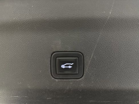 Used 2021 Chevrolet Suburban Z71 image 31