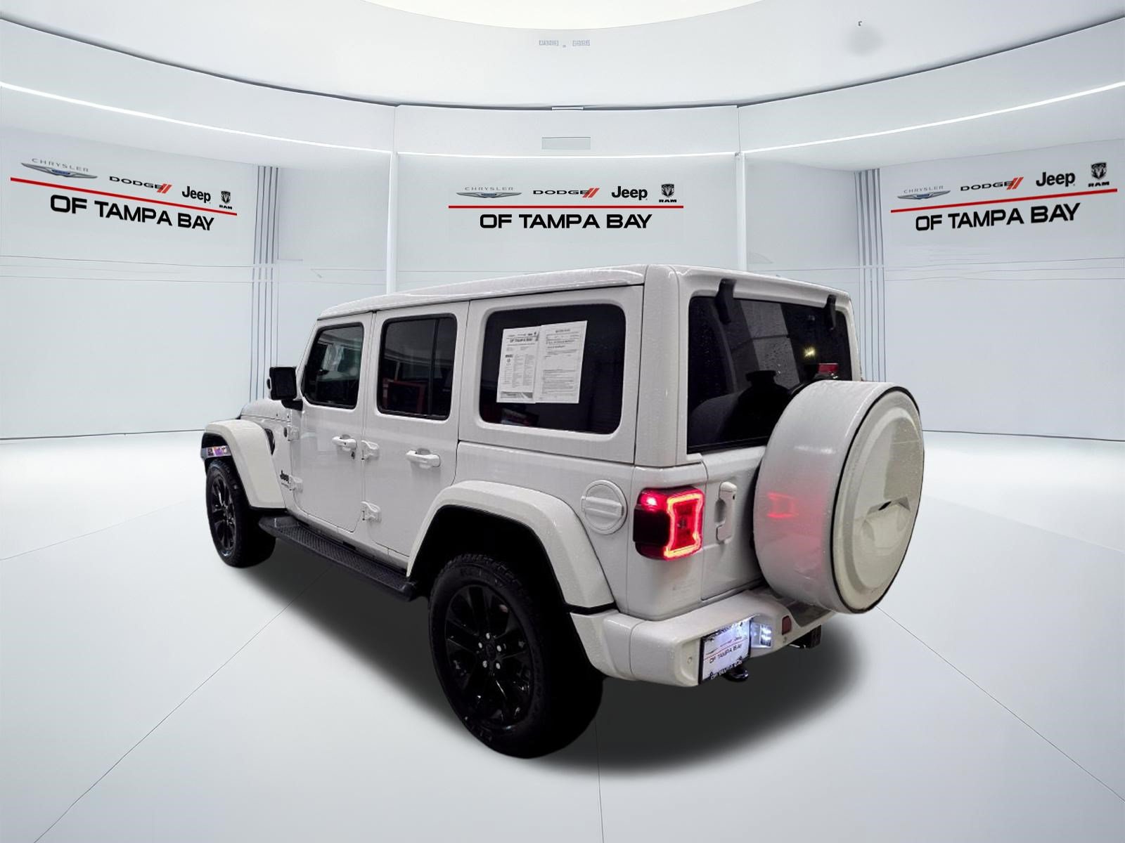 Used 2021 Jeep Wrangler Unlimited Sahara AWD/4WD image 4