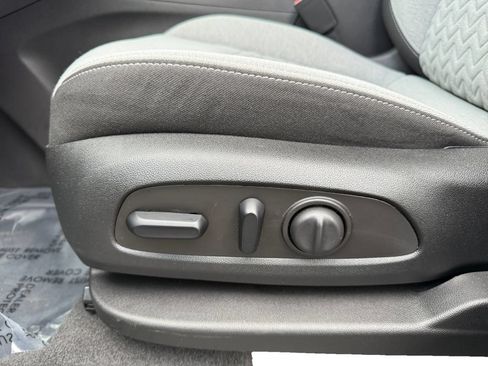 Used 2023 Chevrolet Equinox LS w/ LS Convenience Package AWD/4WD image 10