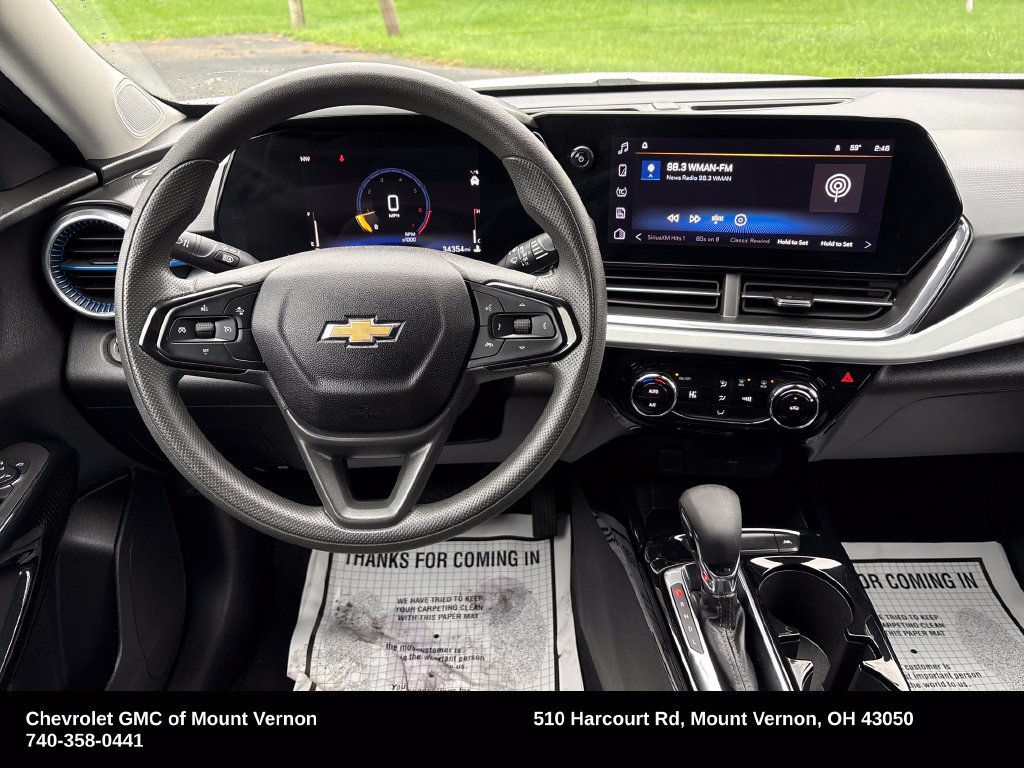 Used 2025 Chevrolet Trax LT FWD image 16