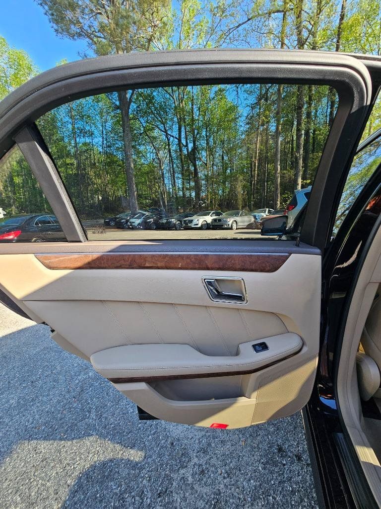 Used 2011 Mercedes-Benz E 350 4MATIC Sedan image 17