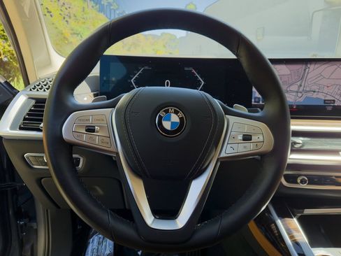 Used 2023 BMW X7 xDrive40i w/ Premium Package image 14