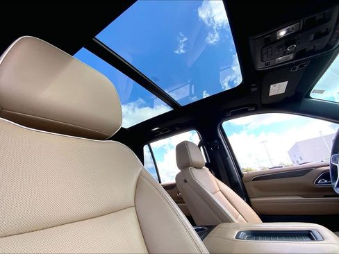 Used 2021 Chevrolet Tahoe Premier w/ Premium Package image 13