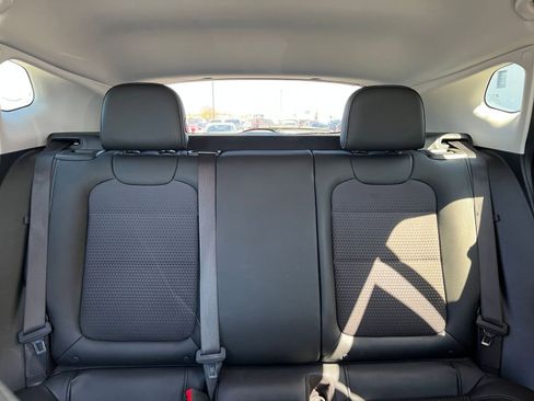 Used 2025 Chevrolet Trax LT image 38