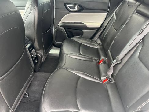 Used 2025 Jeep Compass Limited AWD/4WD image 29