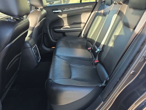 Used 2019 Chrysler 300 Limited RWD image 20