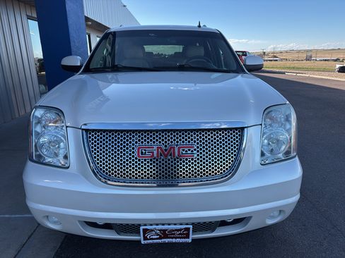 Used 2013 GMC Yukon XL Denali image 3