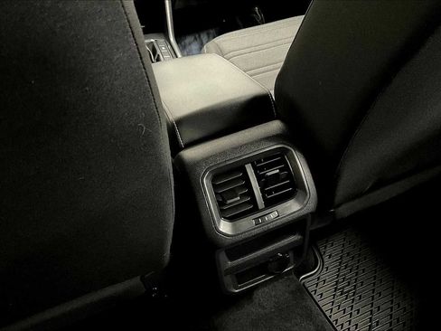 Used 2022 Volkswagen Tiguan S image 37