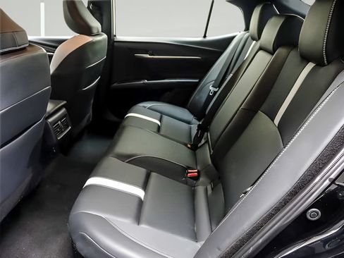 Used 2025 Toyota Camry SE FWD image 9