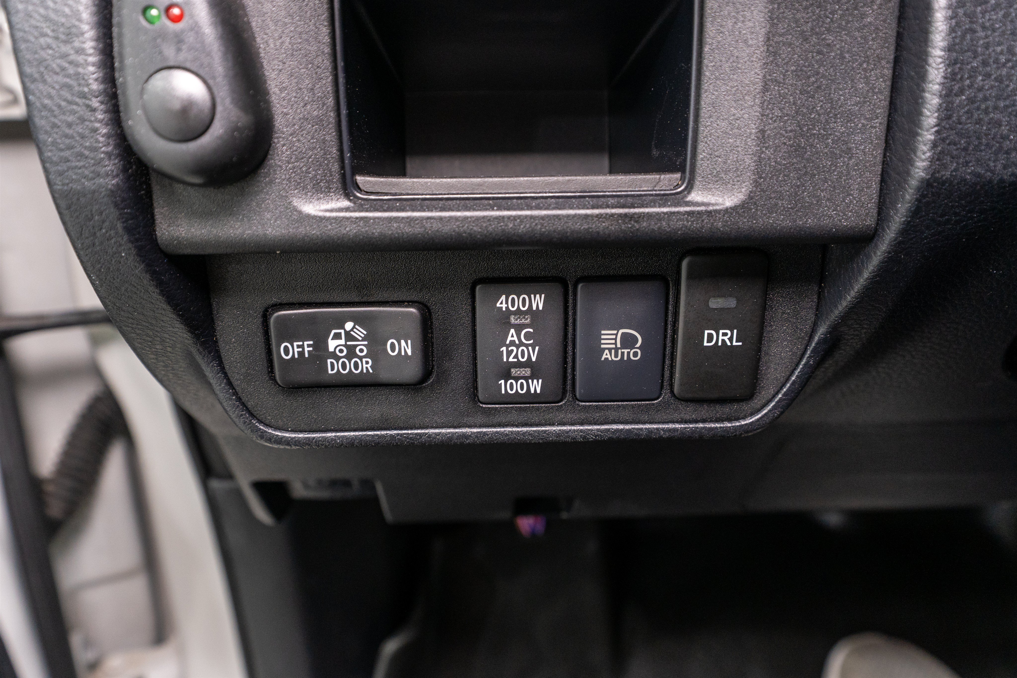 Used 2018 Toyota Tacoma TRD Off-Road AWD/4WD image 31