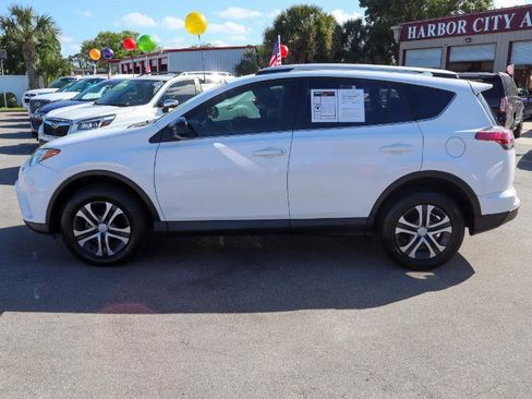 Used 2016 Toyota RAV4 LE FWD image 2