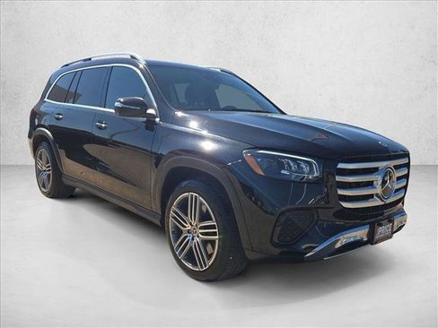 Used 2025 Mercedes-Benz GLS 450 4MATIC image 3