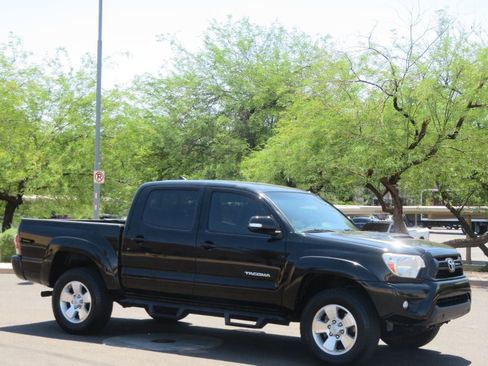 Used 2014 Toyota Tacoma PreRunner w/ TRD Sport Package RWD image 4