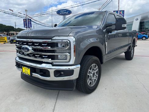Used 2024 Ford F250 Lariat AWD/4WD image 3