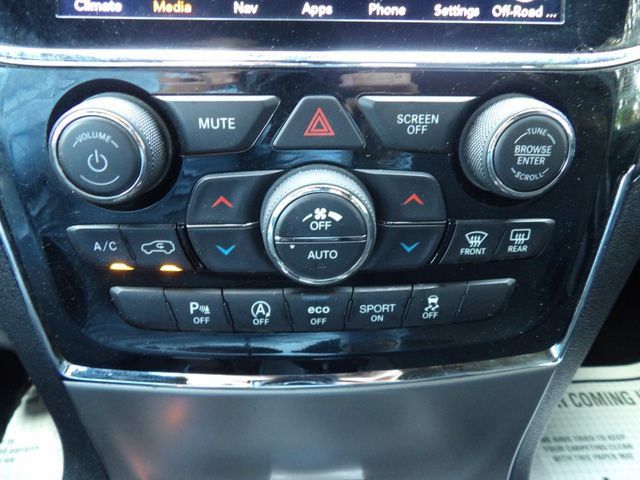Used 2020 Jeep Grand Cherokee Laredo AWD/4WD image 23