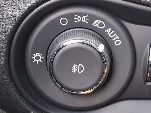 Used 2023 Jeep Renegade Latitude image 23