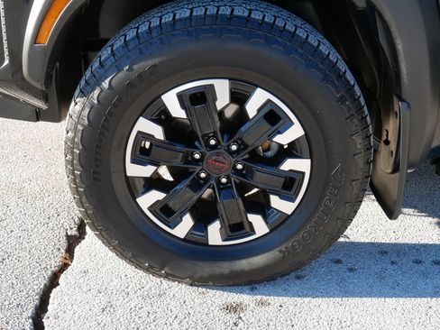 Certified 2024 Nissan Frontier PRO-4X w/ Technology Package image 15