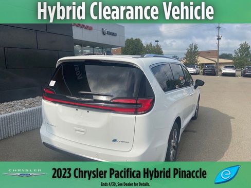 New 2023 Chrysler Pacifica Pinnacle image 10