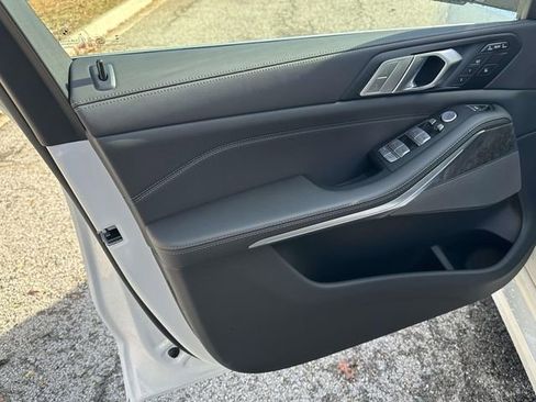 New 2026 BMW X7 xDrive40i w/ Premium Package image 14