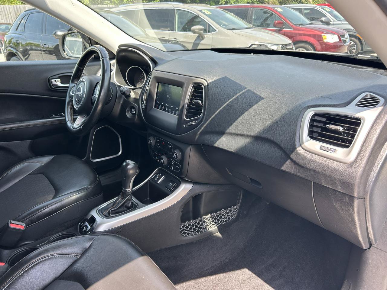 Used 2018 Jeep Compass Latitude w/ Popular Equipment Group FWD image 8
