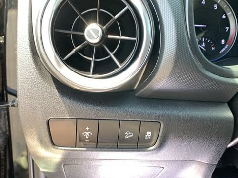 Used 2023 Hyundai Kona SEL AWD/4WD image 11