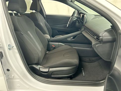Used 2025 Hyundai Elantra Sport image 22