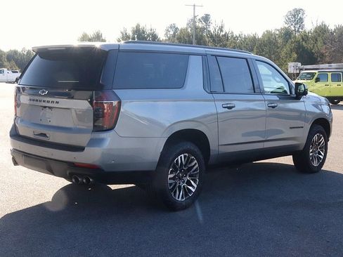 Used 2025 Chevrolet Suburban Z71 image 7