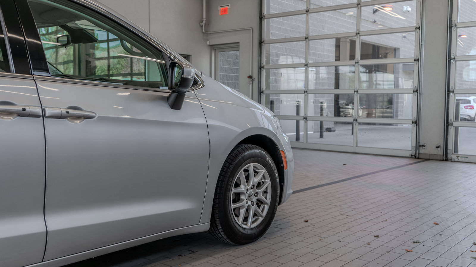 Used 2023 Chrysler Pacifica Touring-L FWD image 29