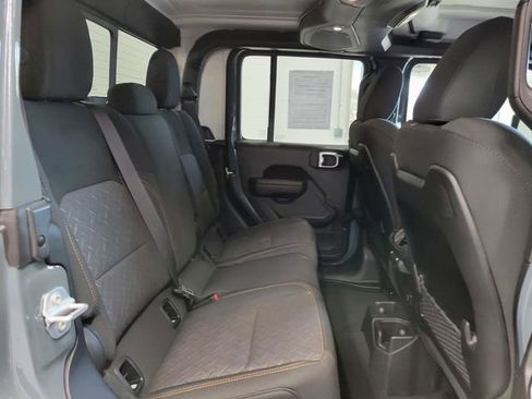 Used 2025 Jeep Gladiator Mojave w/ Safety Group image 21