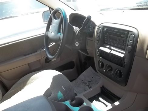 Used 2002 Ford Explorer XLT AWD/4WD image 5