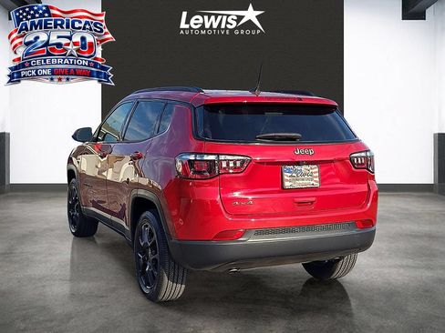 Used 2025 Jeep Compass Latitude w/ Altitude Special Edition AWD/4WD image 3