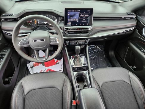 Used 2024 Jeep Compass Trailhawk image 9